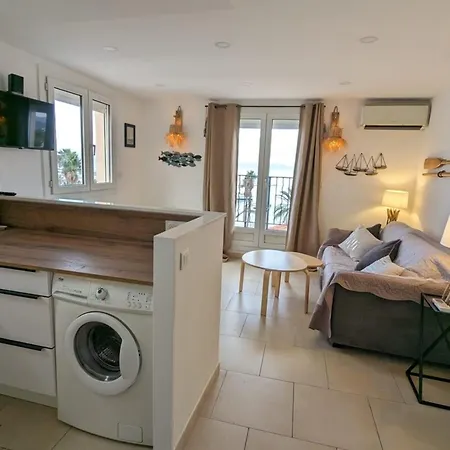 Balcon Des Iles D'or - T2 Seafront Historic Center Apartment Le Lavandou